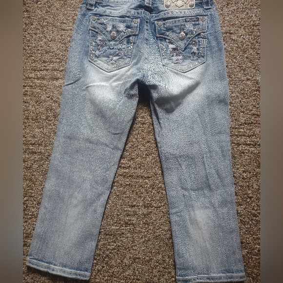 Miss Me Mid Rise Crop 27 - Picture 3 of 5